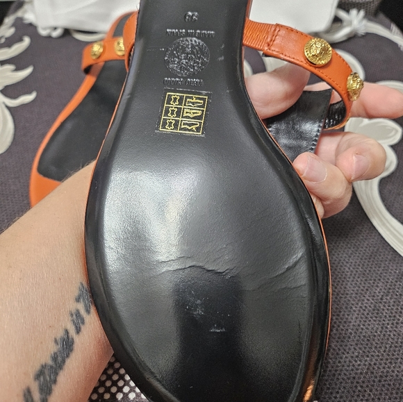 Versace orange leather sandals, flip-flop style. Never used,size 38 - Picture 3 of 11